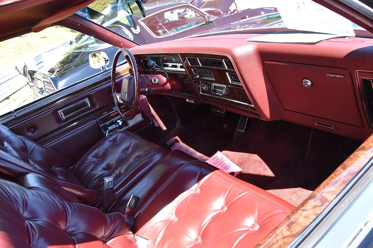 Oldsmobile Ninety-Eight, interior