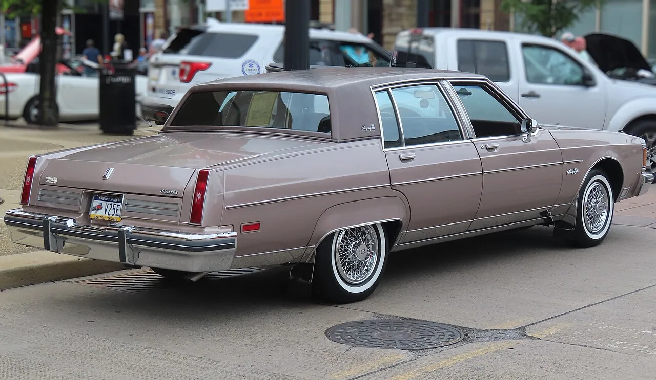 Oldsmobile Ninety-Eight, rear