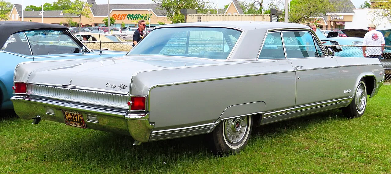 Oldsmobile Ninety-Eight, rear