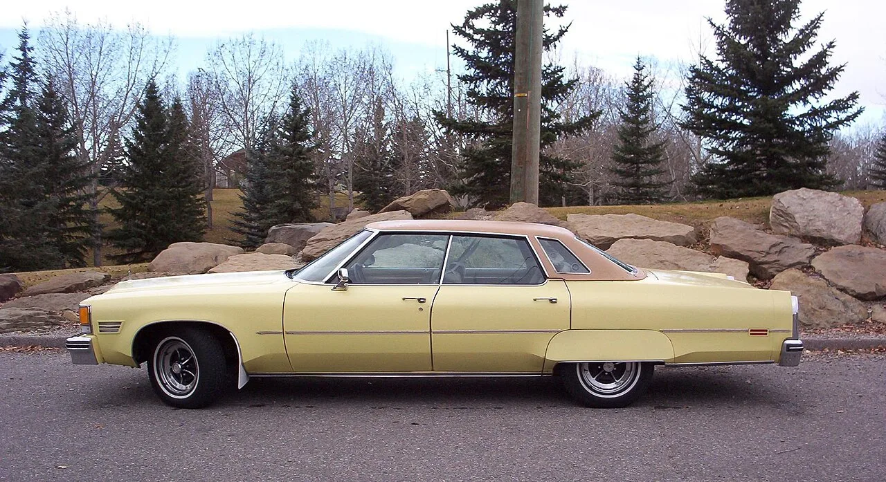 Oldsmobile Ninety-Eight, side
