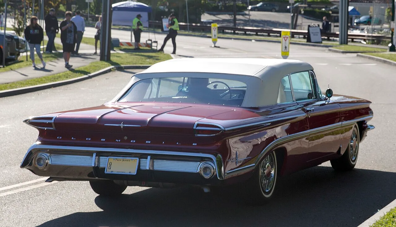 Oldsmobile Ninety-Eight, rear