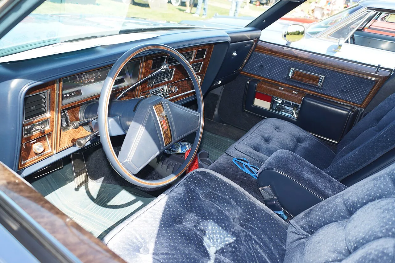 Oldsmobile Ninety-Eight, interior