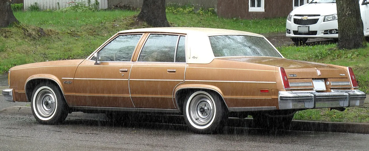 Oldsmobile Ninety-Eight, rear