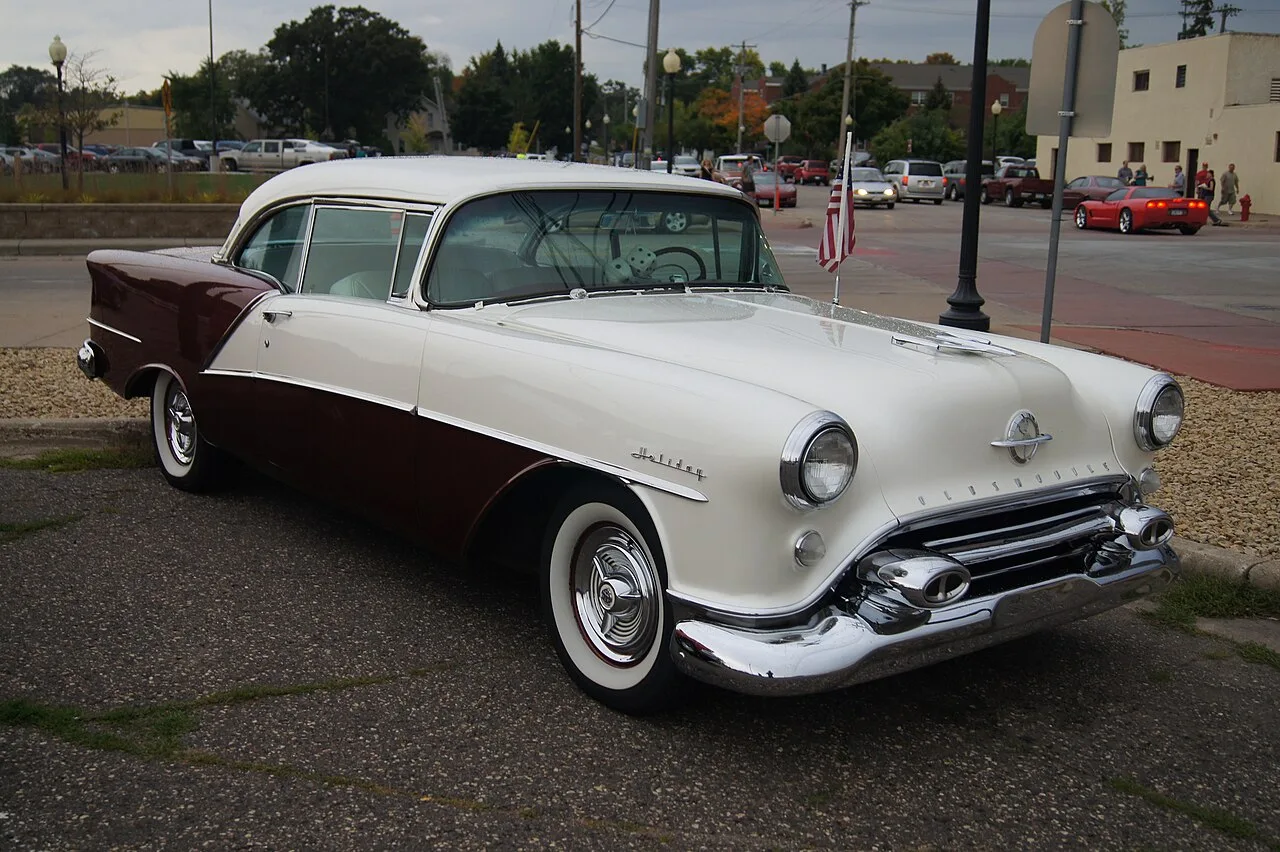 Oldsmobile Ninety-Eight, rear