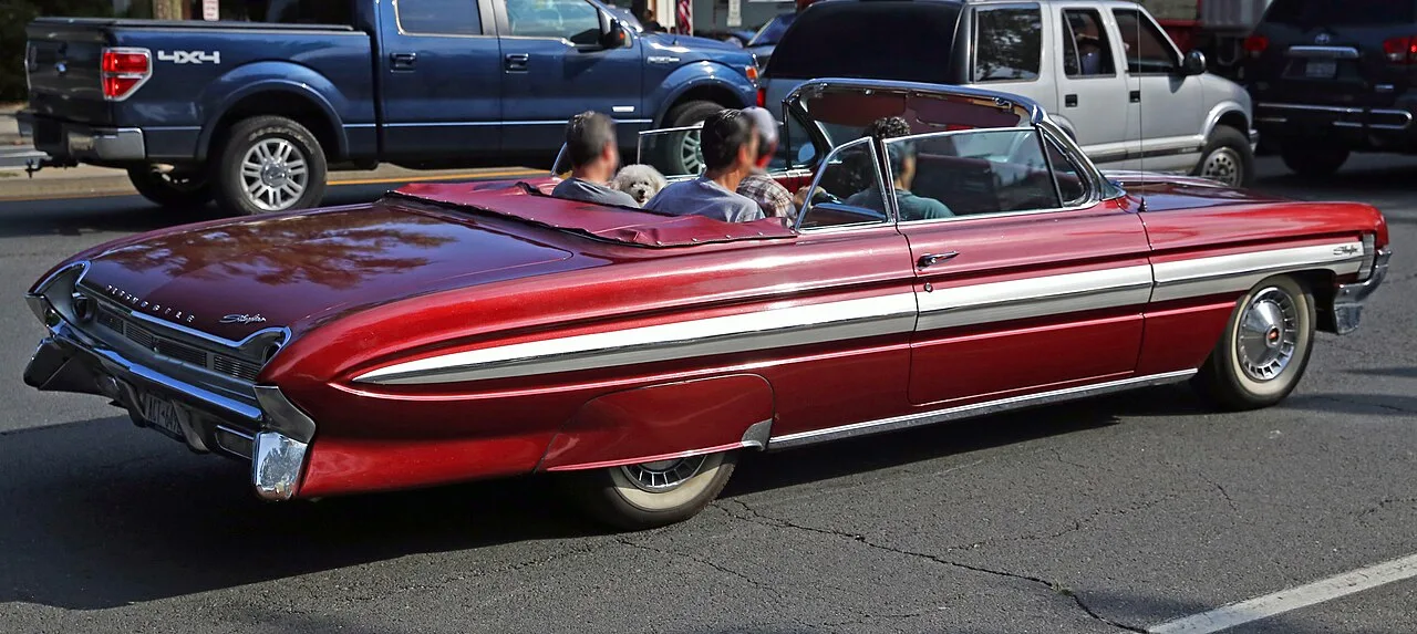 Oldsmobile Starfire, rear
