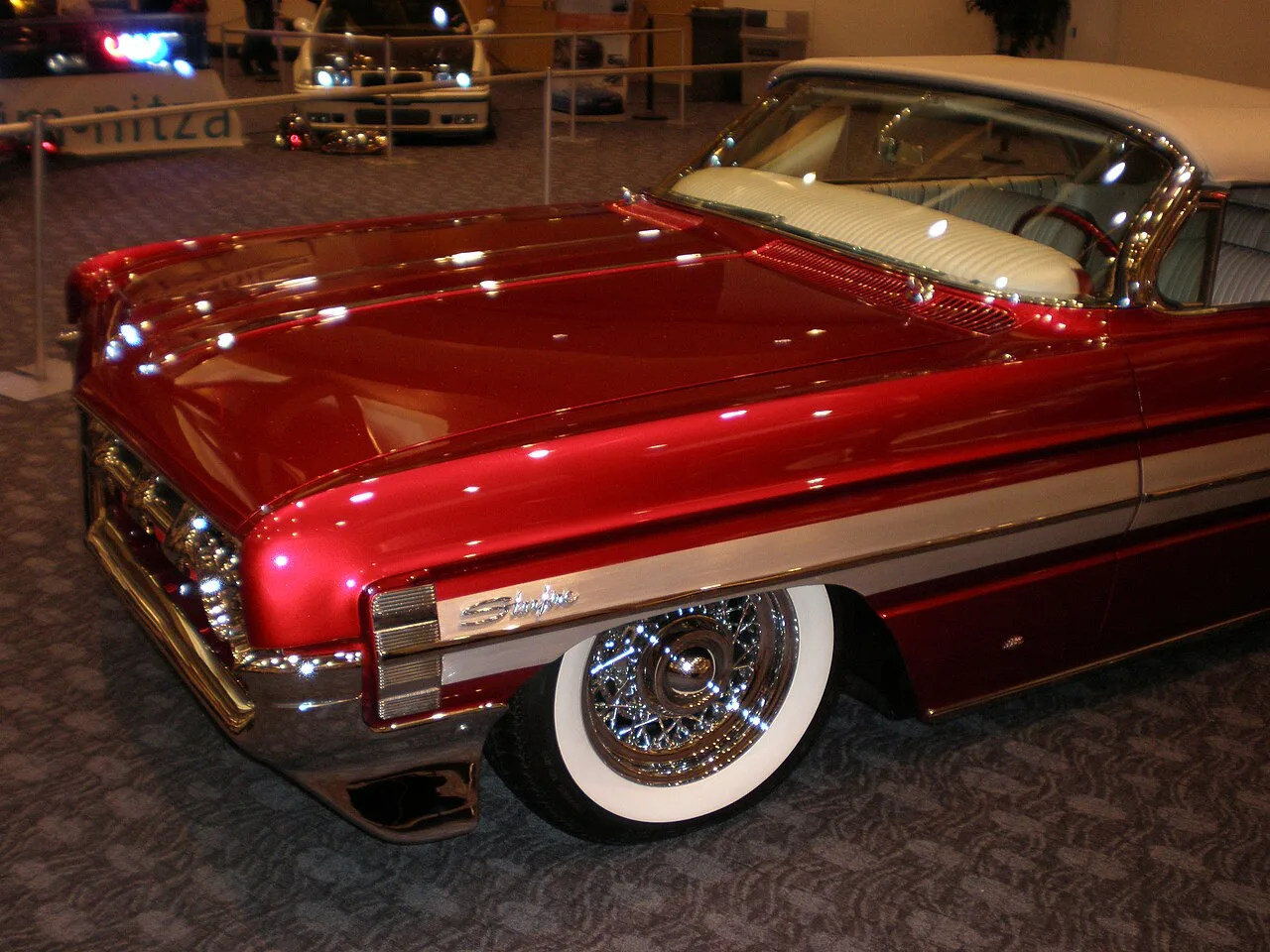 Oldsmobile Starfire, side