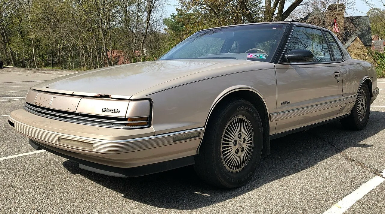 Oldsmobile Toronado, side
