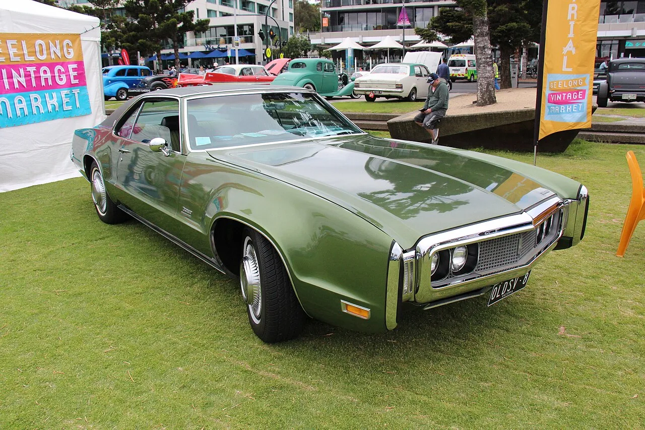 Oldsmobile Toronado W-34, rear