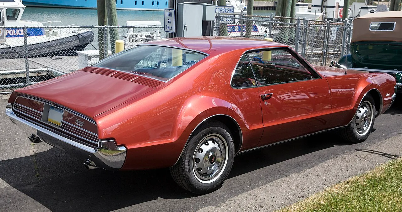 Oldsmobile Toronado, rear