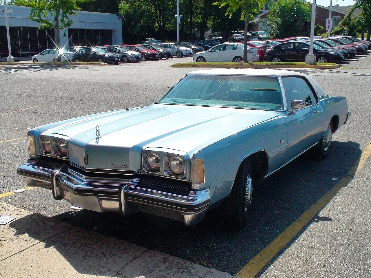 Oldsmobile Toronado, side
