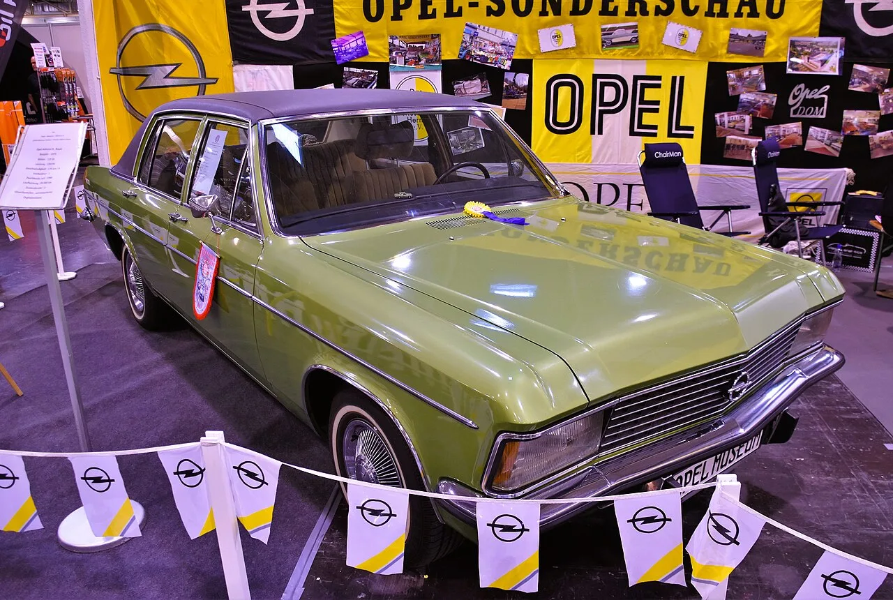 Opel Admiral B, rear