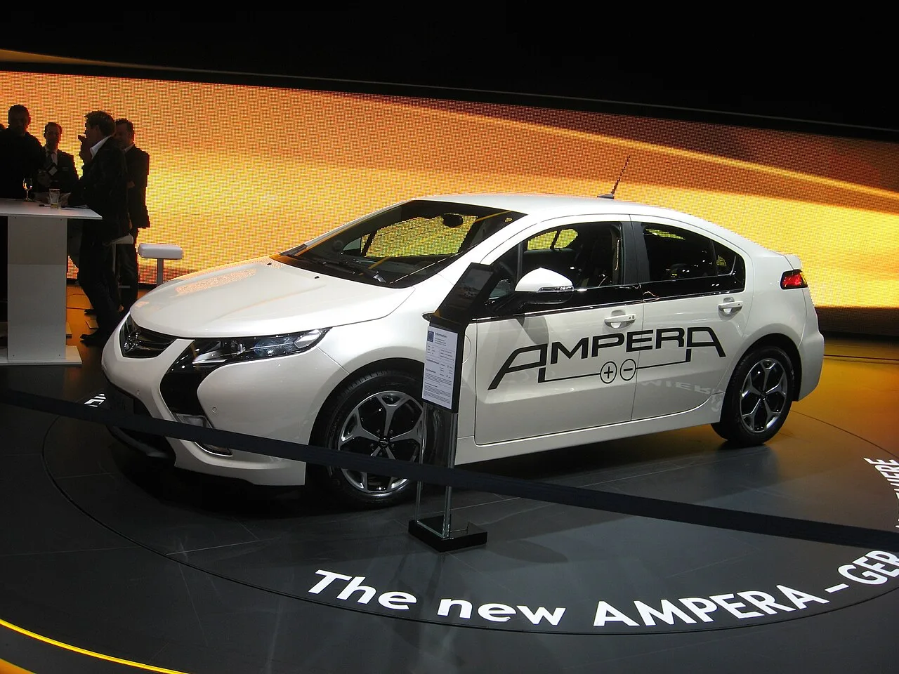 Opel Ampera, side