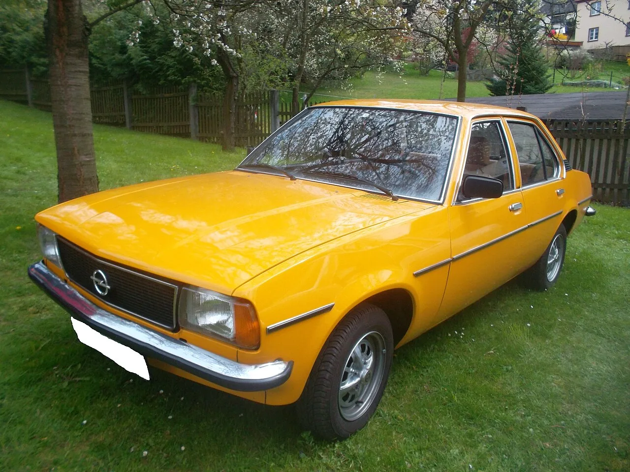 Opel Ascona 400, side