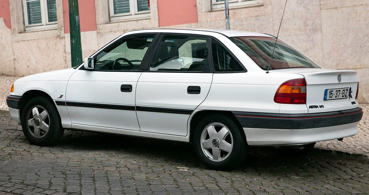 Opel Astra F, rear