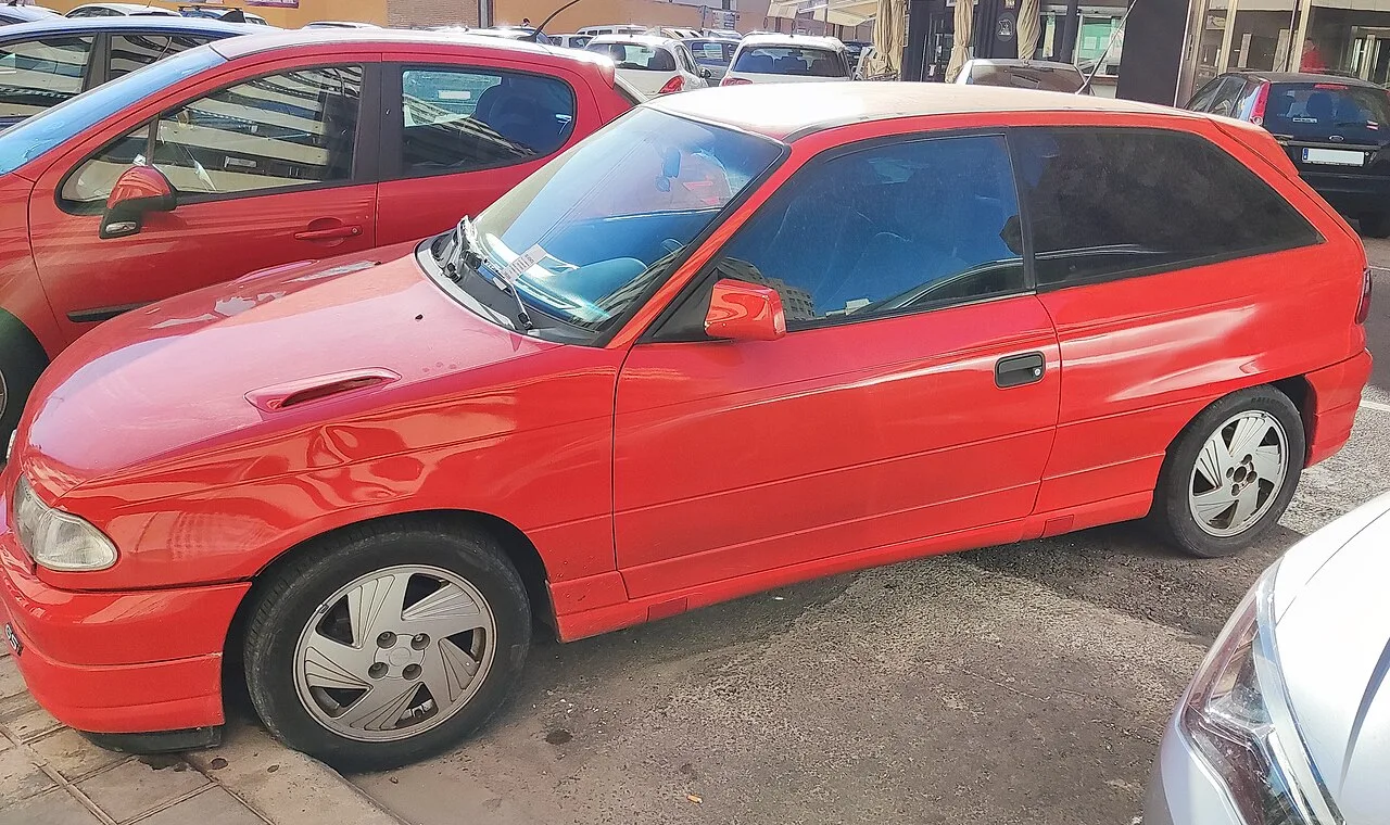 Opel Astra F, side