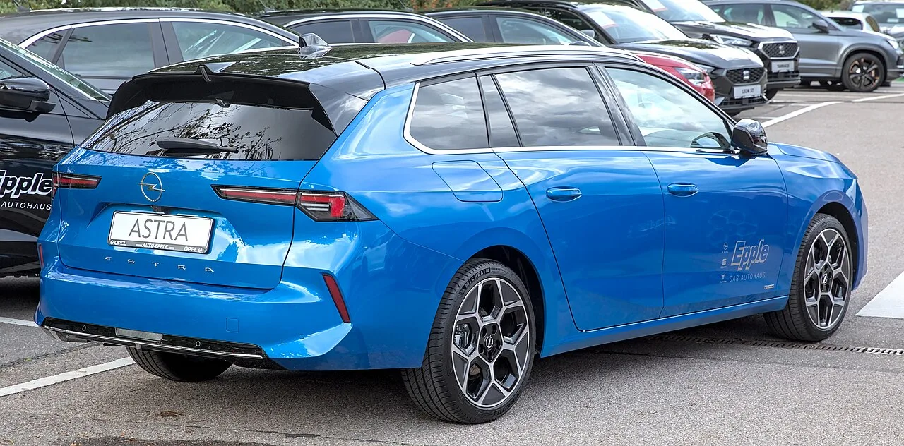Opel Astra L, rear