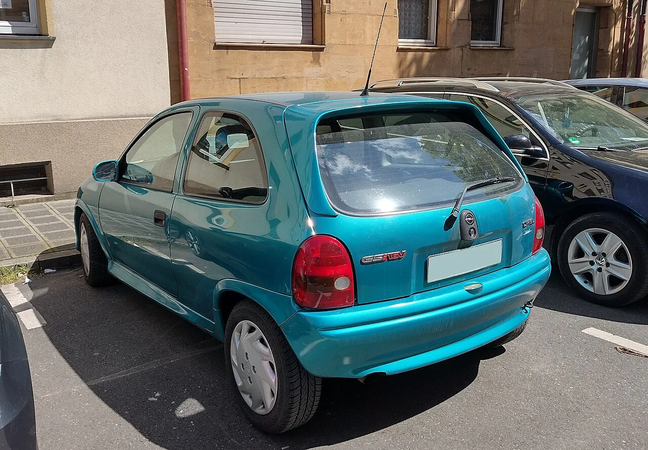 Opel Corsa A, rear