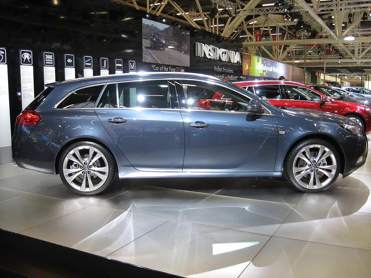 Opel Insignia B, side