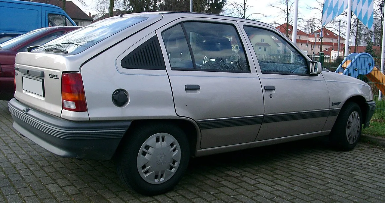 Opel Kadett E, side
