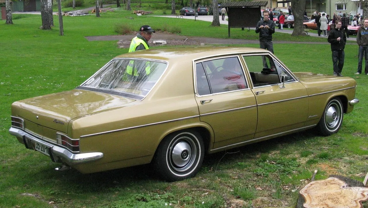 Opel Kapitän, rear