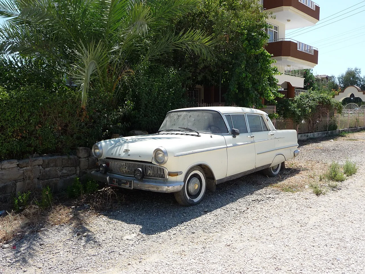Opel Kapitän, side