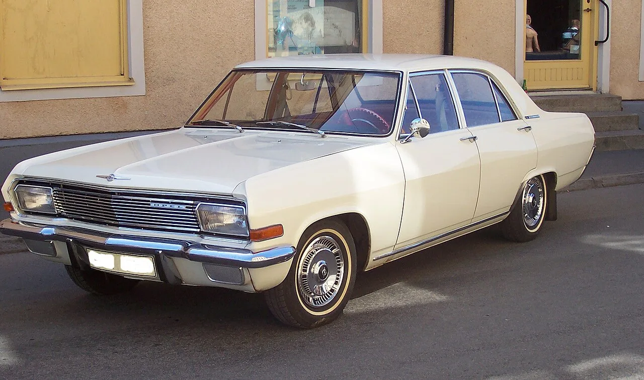 Opel Kapitän P1, rear