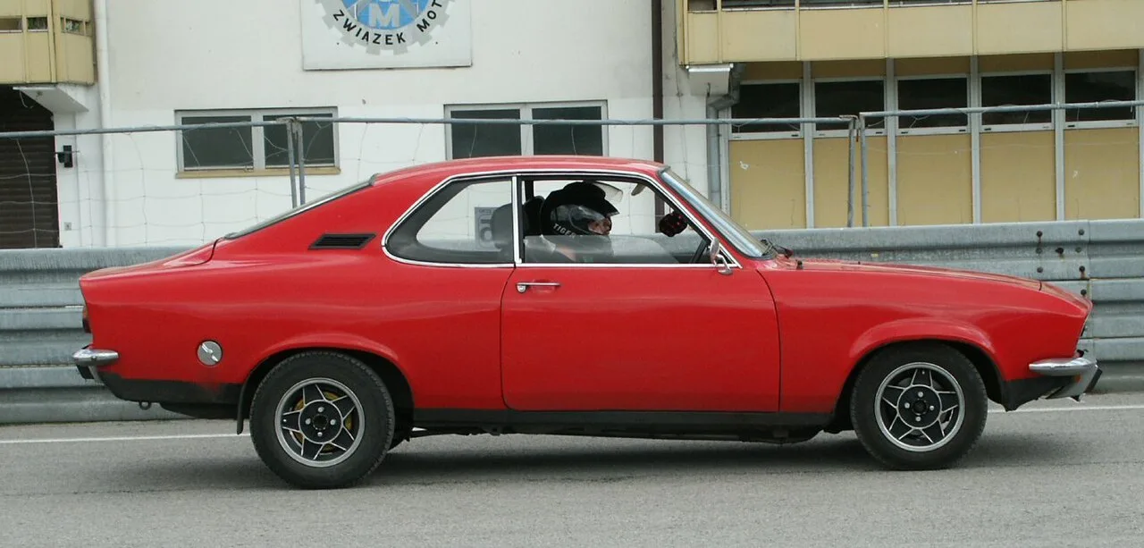 Opel Manta A, side