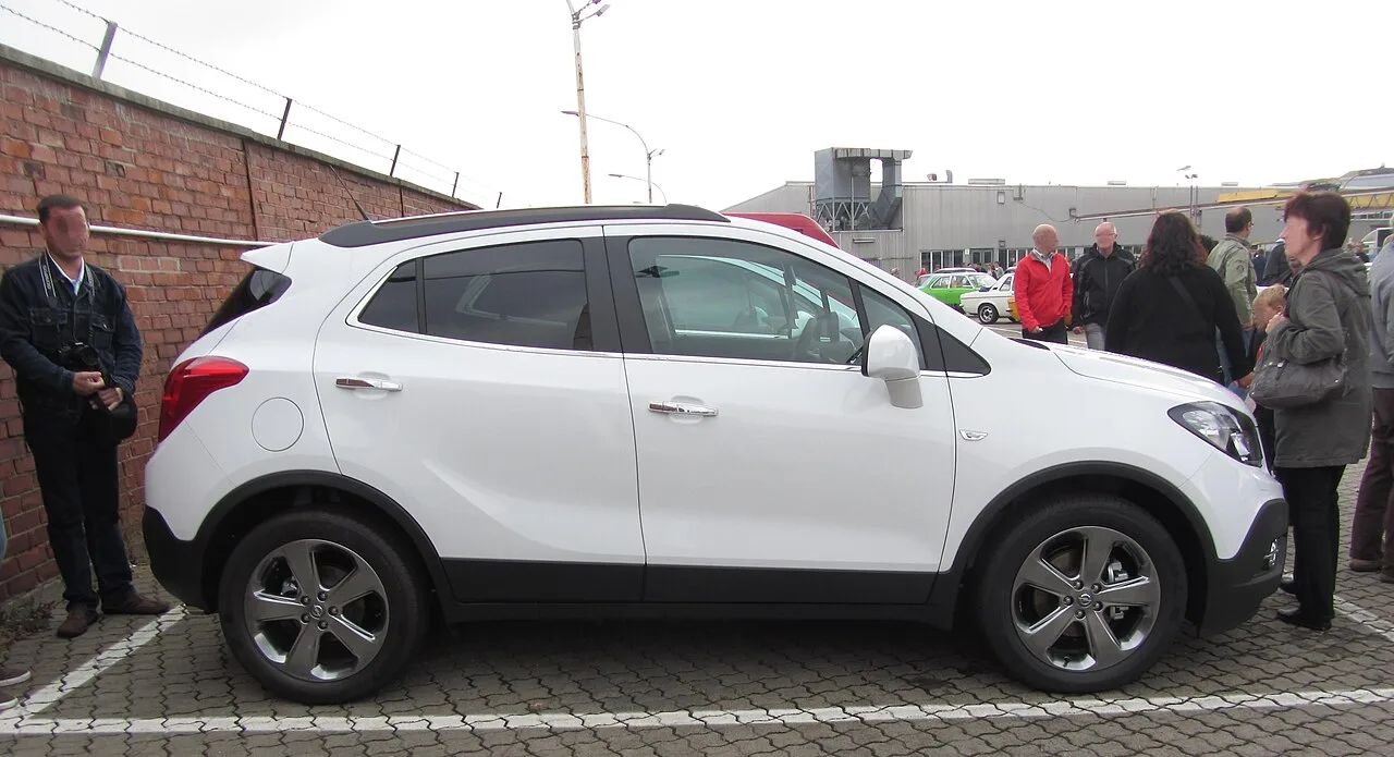 Opel Mokka A, side