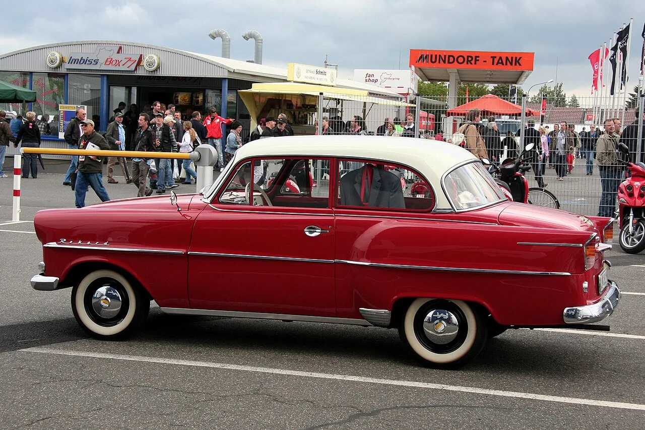 Opel Olympia Rekord, side