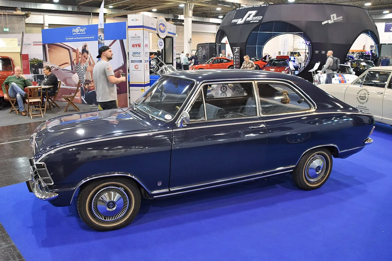 Opel Olympia A, rear