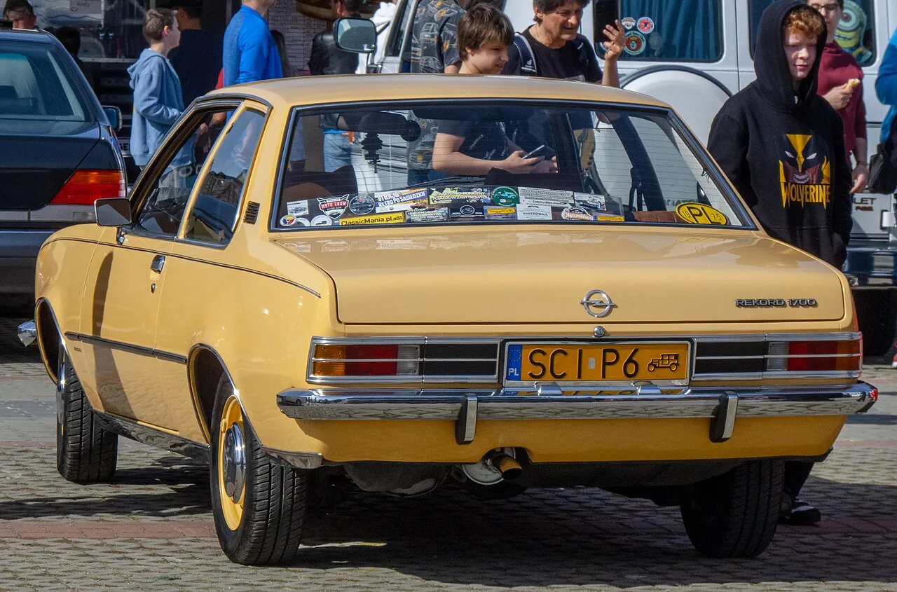 Opel Rekord P2, rear