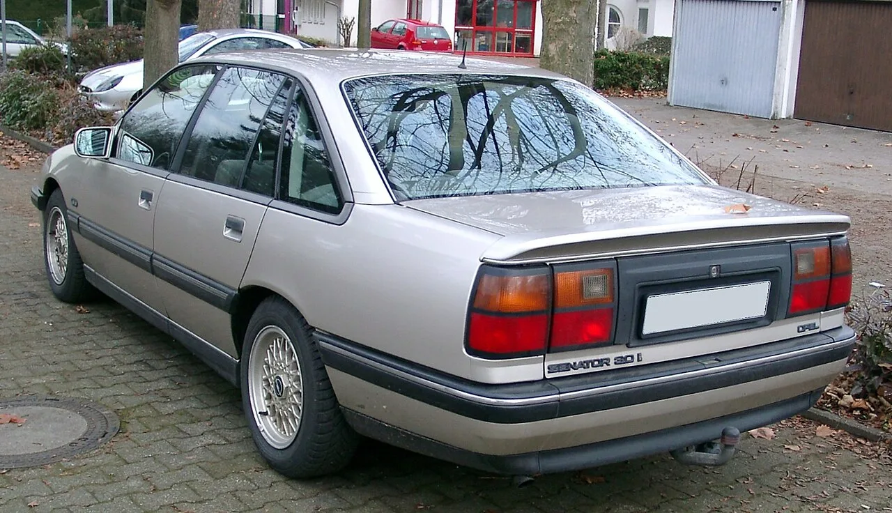 Opel Senator B, rear