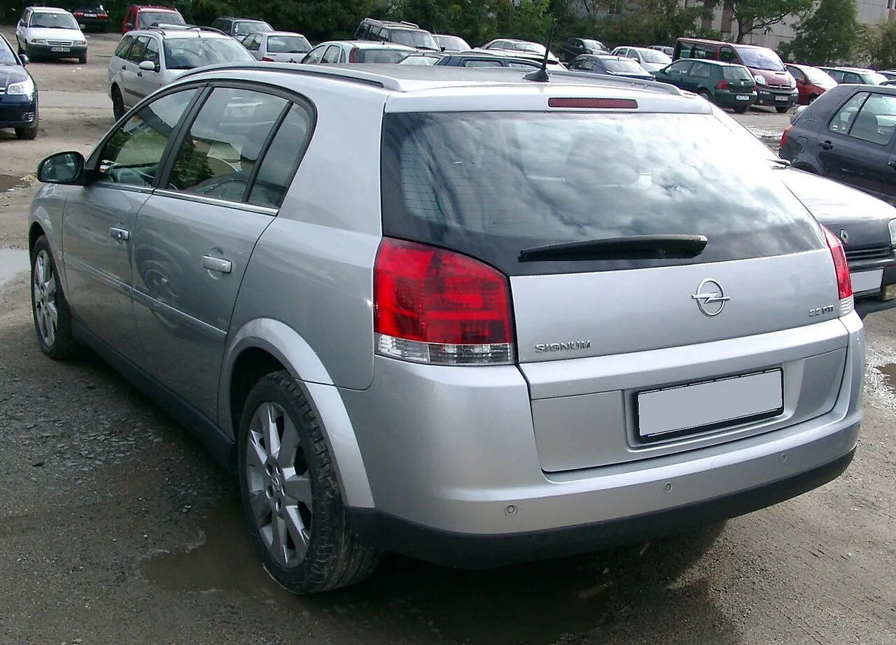 Opel Signum, rear