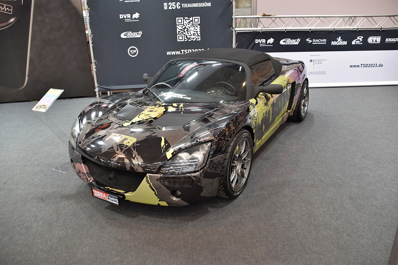 Opel Speedster / Vauxhall VX220, rear