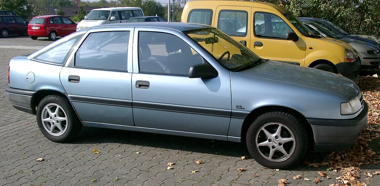Opel Vectra A, side