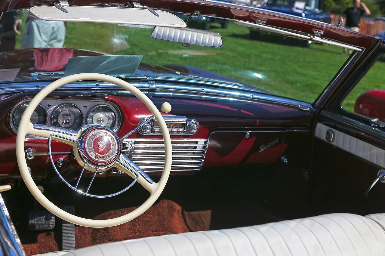 Packard Caribbean, interior