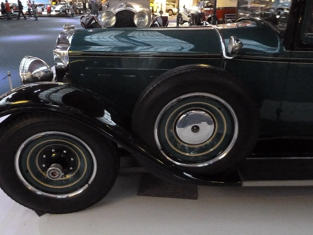 Packard Eight, side