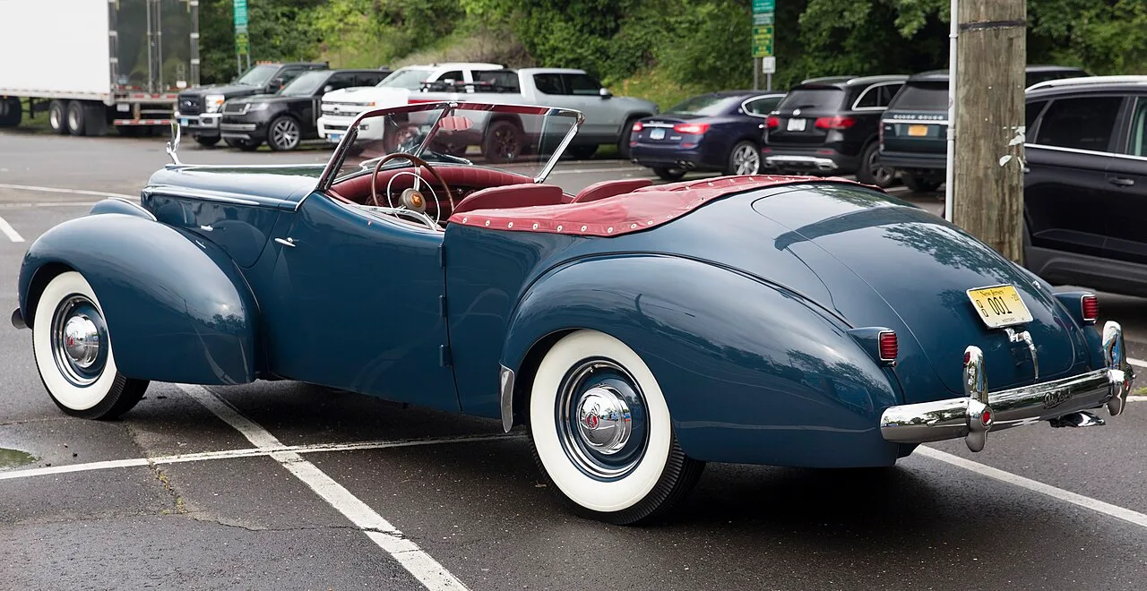 Packard Eight, rear