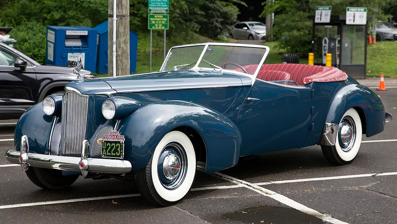 Packard Eight, interior