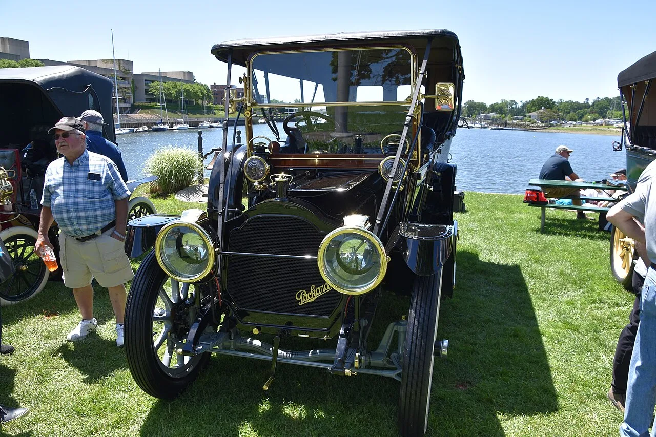 Packard Four, rear