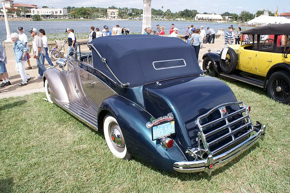 Packard One-Twenty, rear
