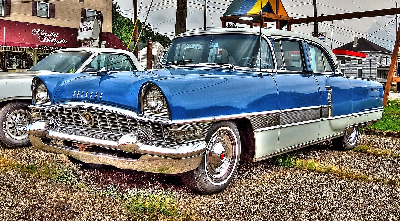 Packard Patrician, side