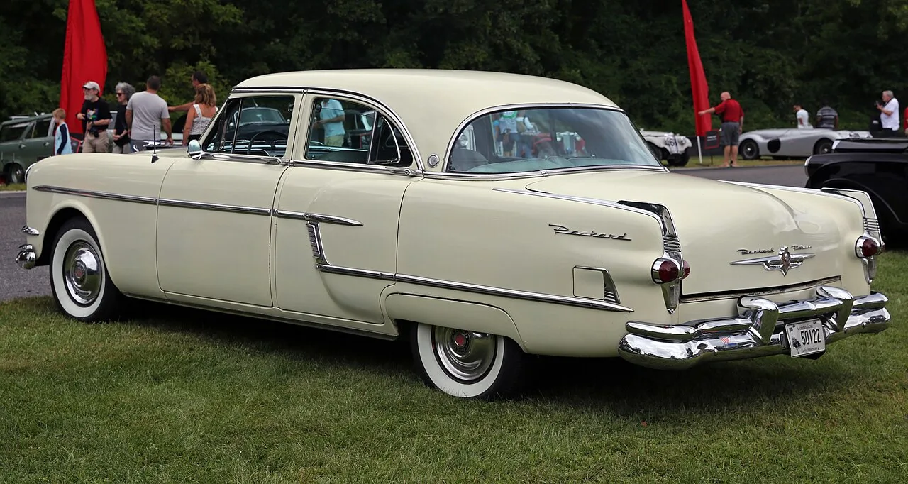 Packard Patrician, rear