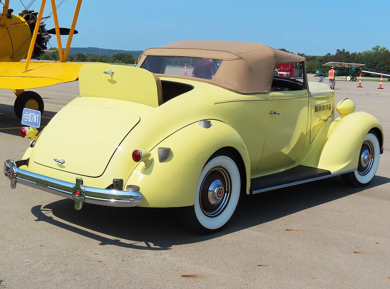 Packard Six, rear