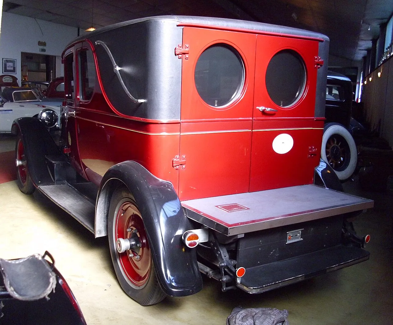 Packard Six, rear