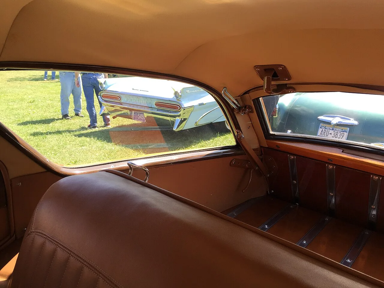 Packard Station Sedan, interior