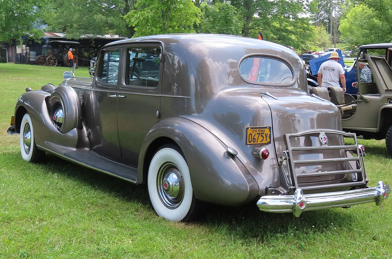 Packard Super Eight, rear