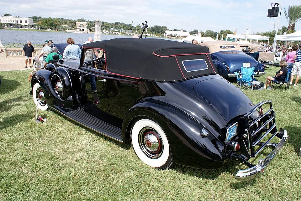 Packard Twelve, rear