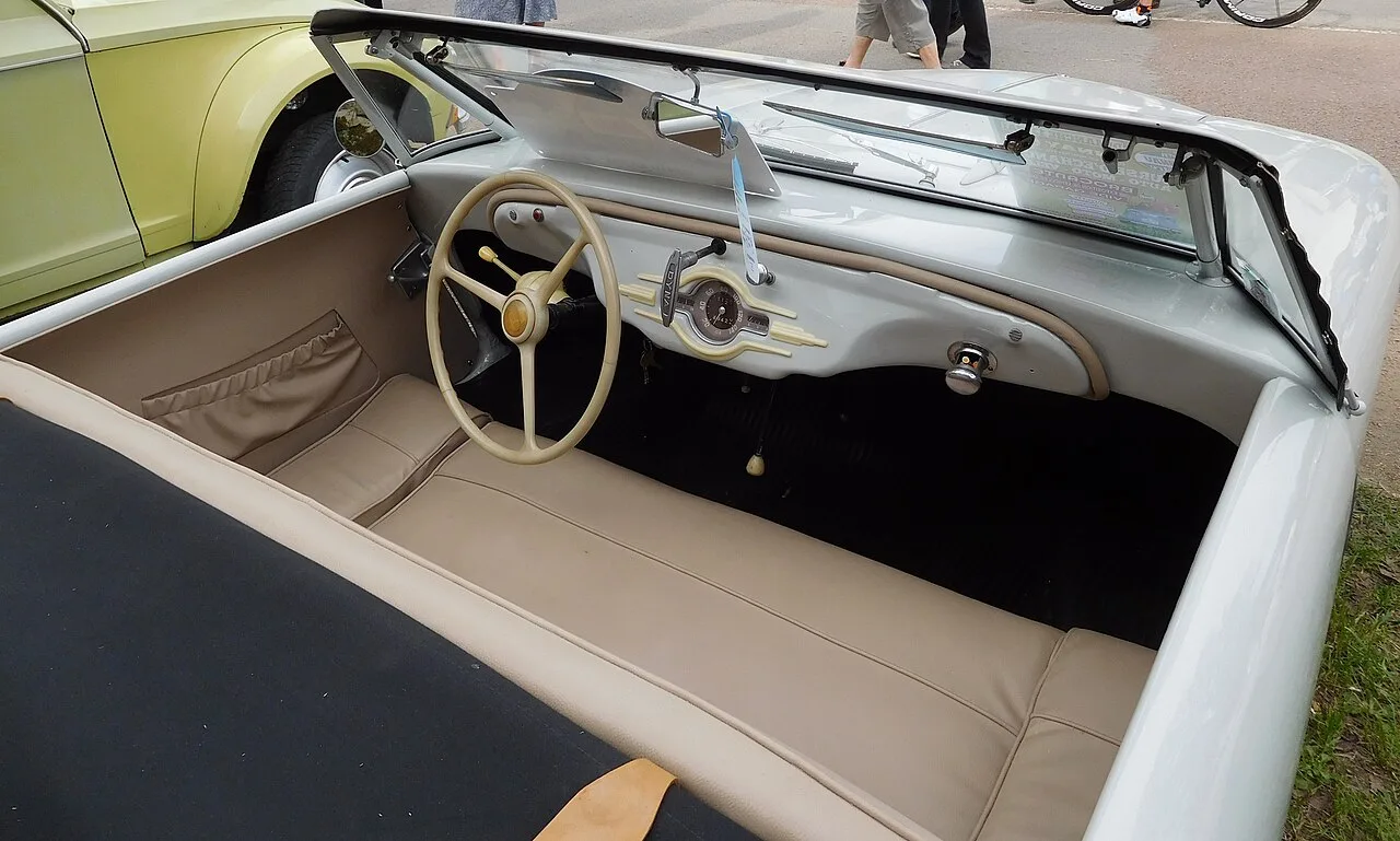 Panhard Dyna X / 110 / 120 / 130, interior