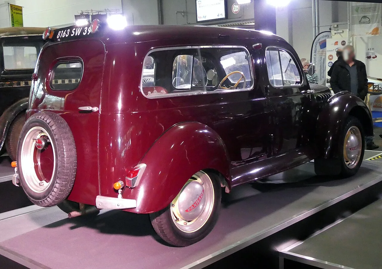 Panhard Dyna X / 110 / 120 / 130, rear